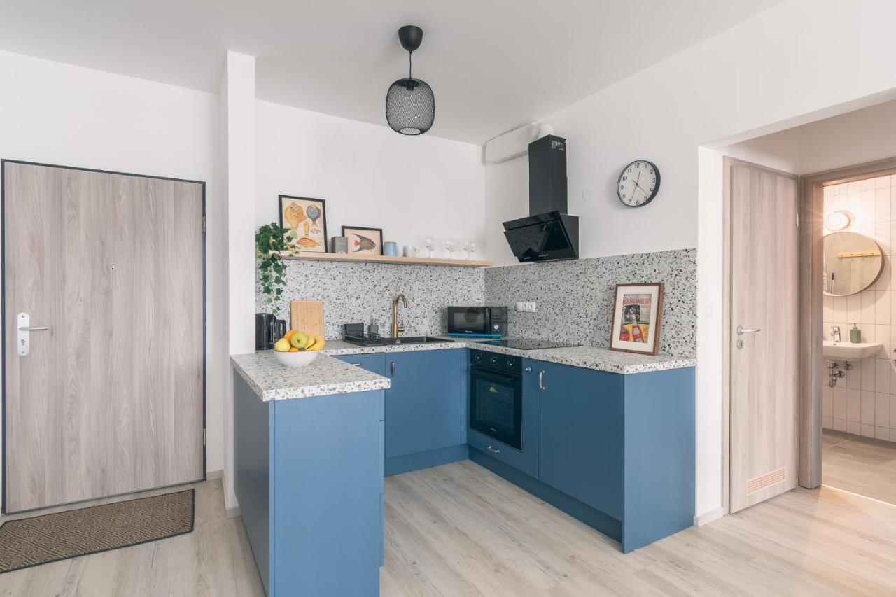 Corvin Apartment With Balcony And Ac Budapest Bagian luar foto