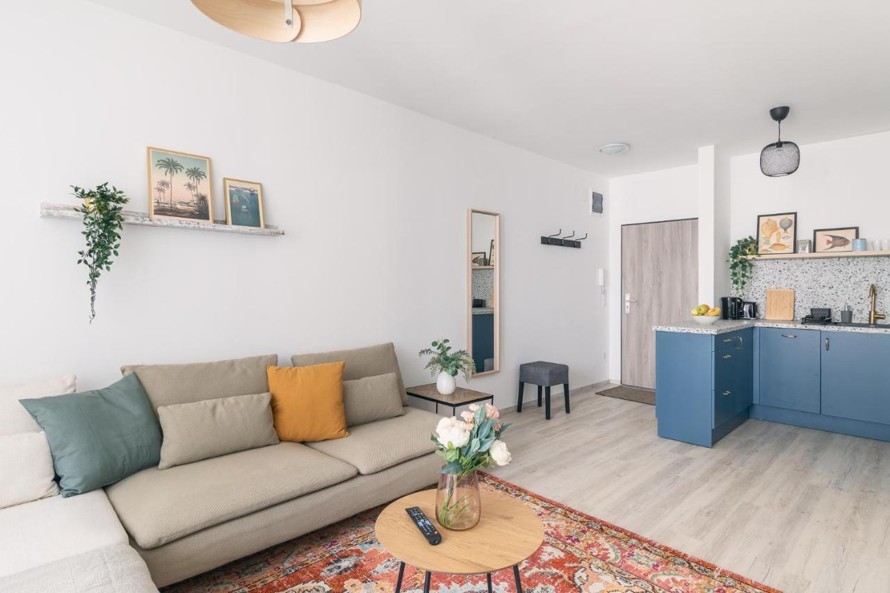 Corvin Apartment With Balcony And Ac Budapest Bagian luar foto
