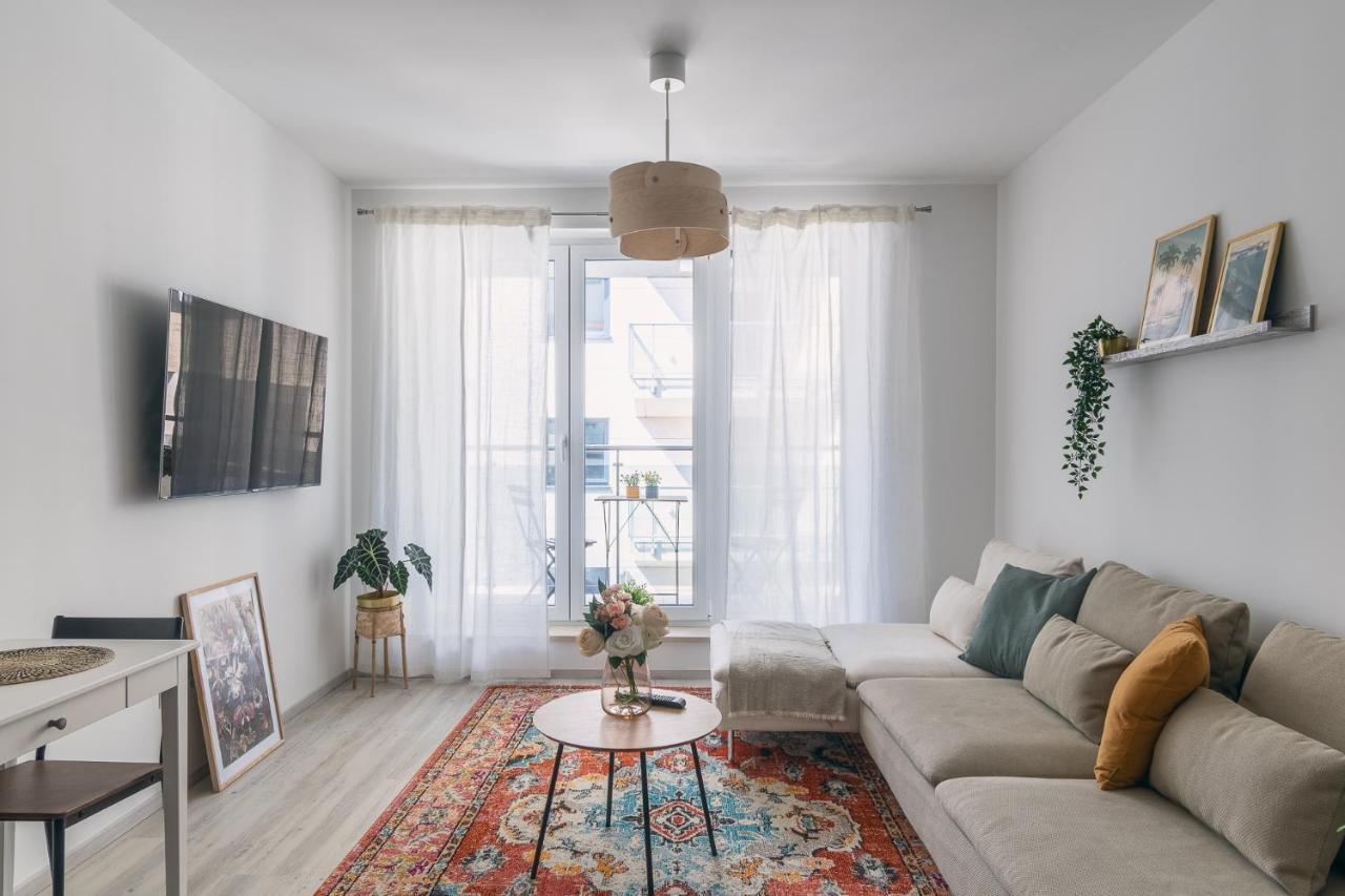 Corvin Apartment With Balcony And Ac Budapest Bagian luar foto