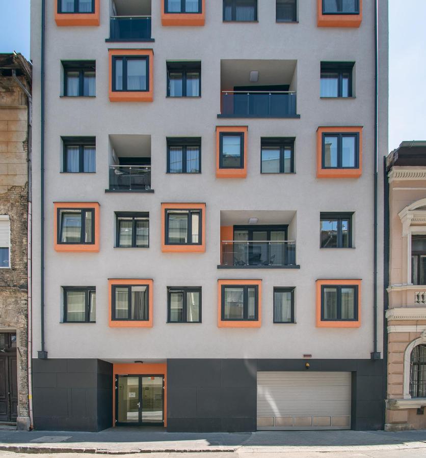 Corvin Apartment With Balcony And Ac Budapest Bagian luar foto